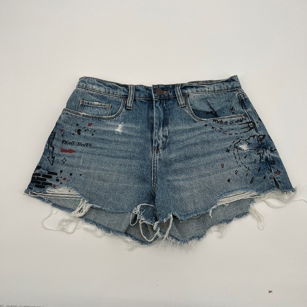 BLANK NYC Pin-Up High Rise Distressed Graffiti Jean Shorts Size 28 Women's
